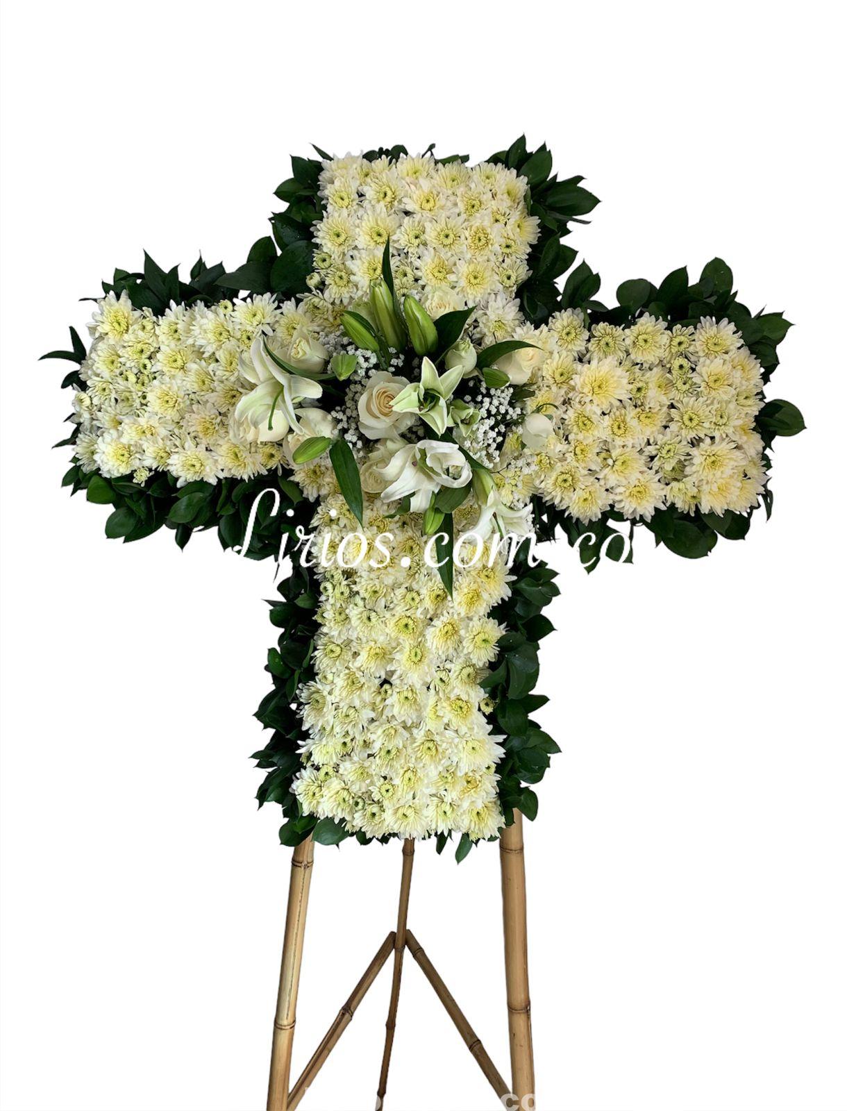 Pedestal Fúnebre Tapizado en Forma de Cruz
